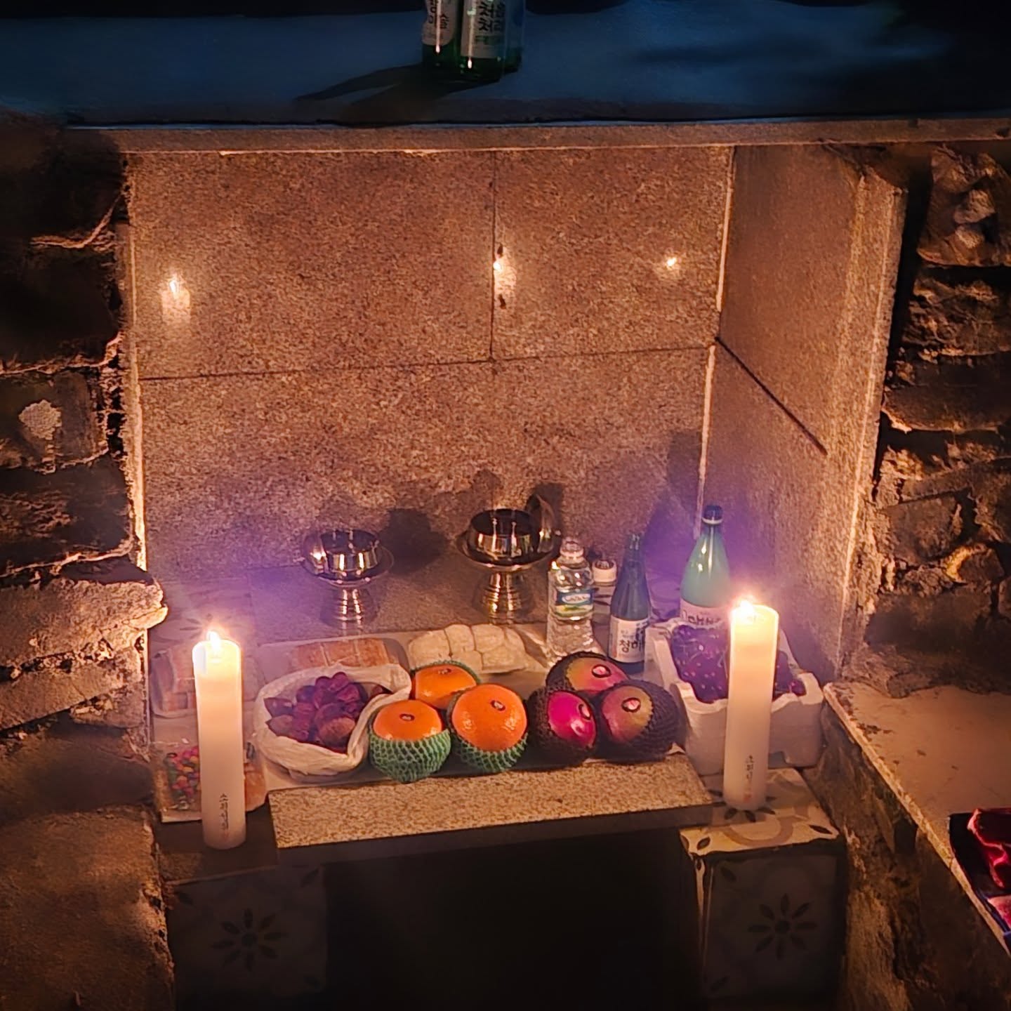 지선도령 서낭당 기도 - 과일 촛불 제물